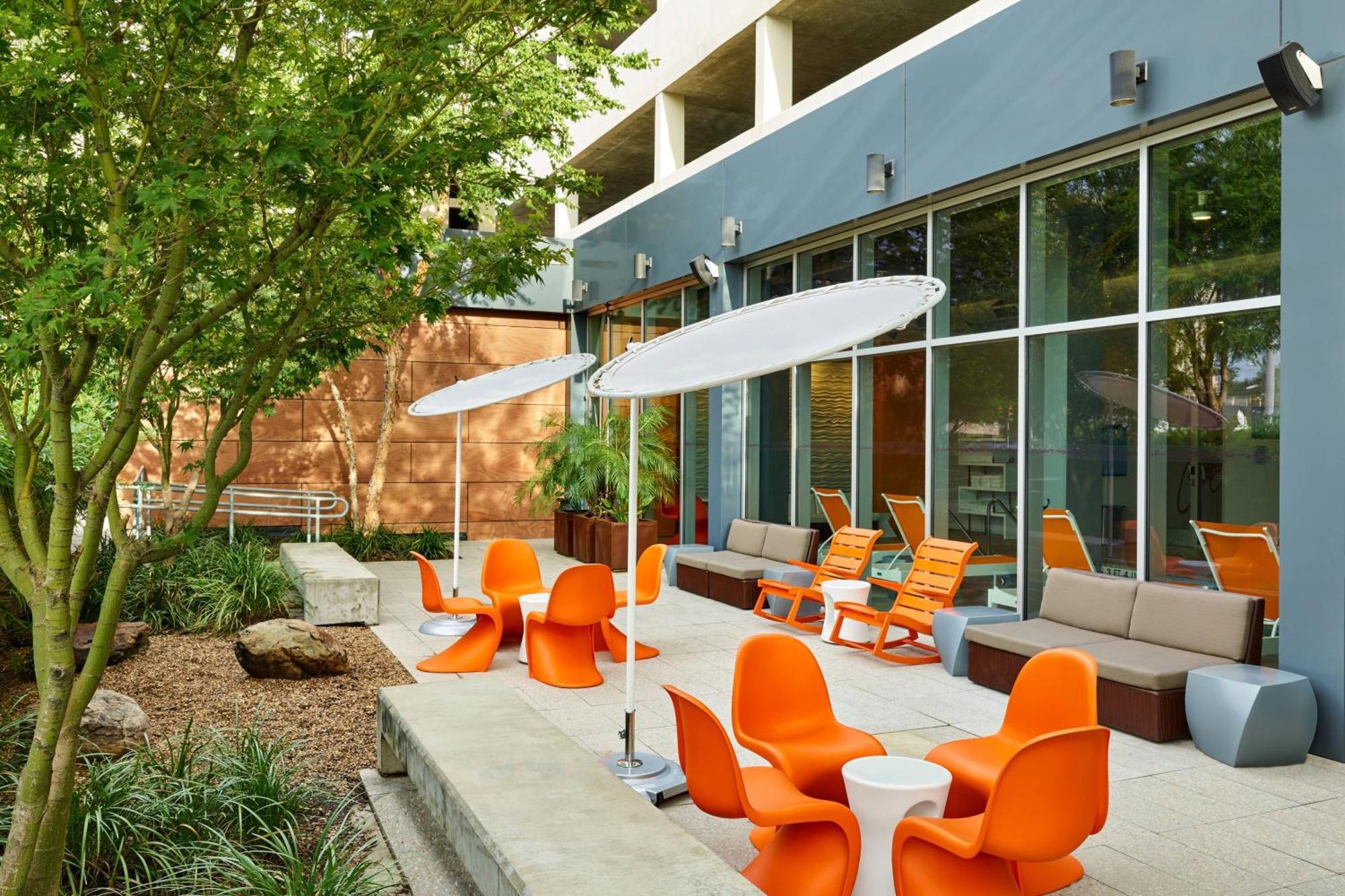 Aloft Houston By The Galleria Exterior photo